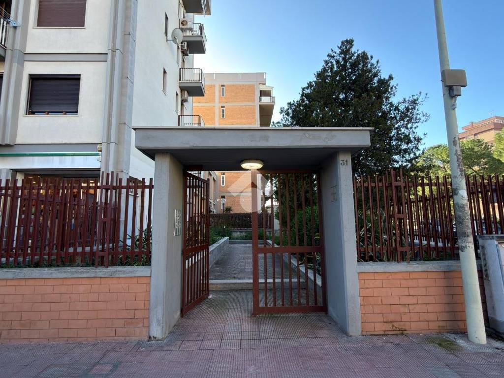 Appartamento a Bari in VIALE LUIGI EINAUDI, 31 - Foto 2