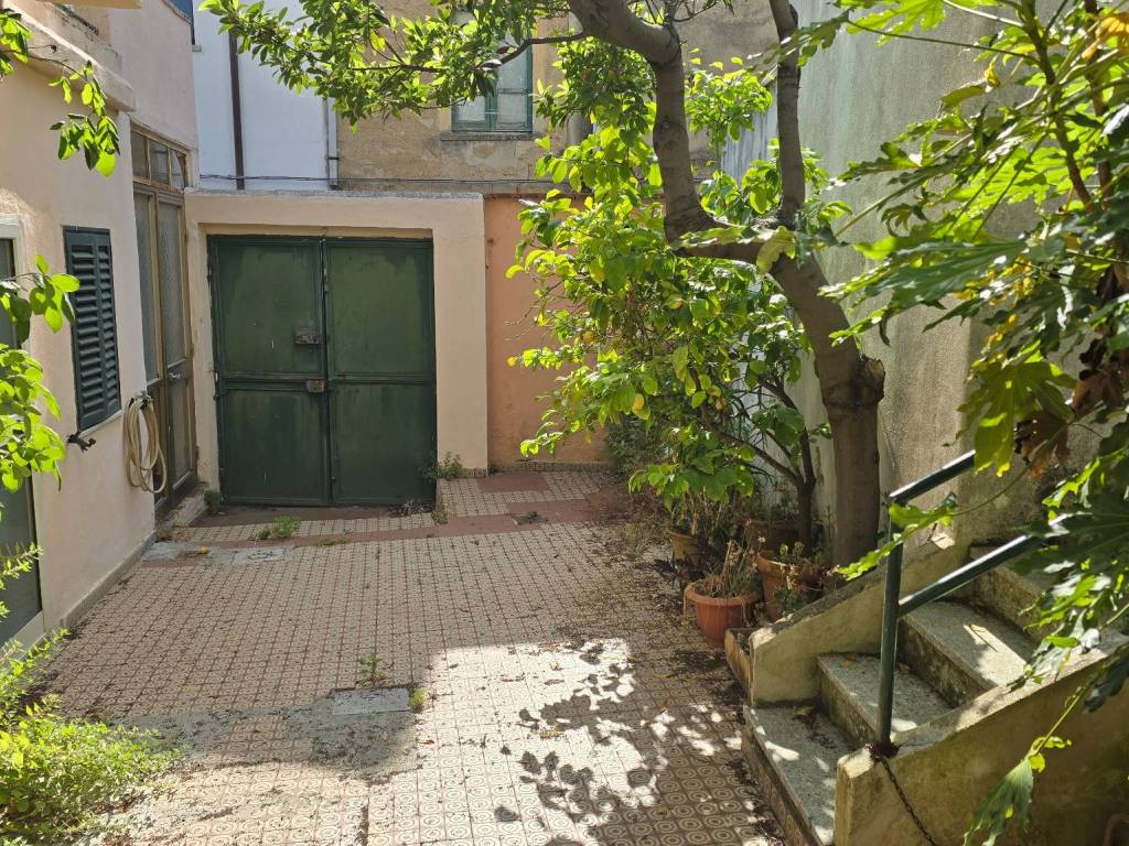 Casa indipendente a Nuoro in Via Francesco Sulis, 31 - Foto 2