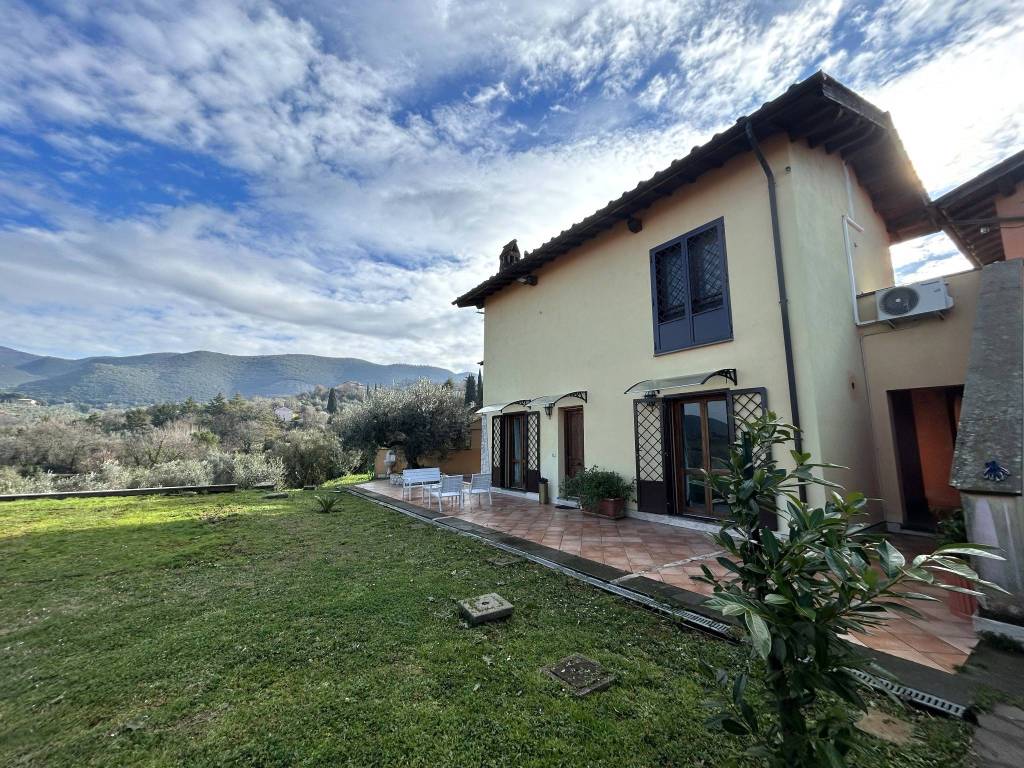 Villa a Poggio mirteto in Via Valle del Lago Tratto 1, 2 - Foto 2