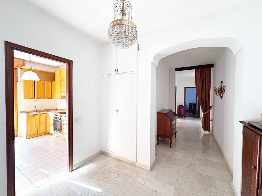 Appartamento a Borgosesia in Via Vittorio Veneto - Foto 2