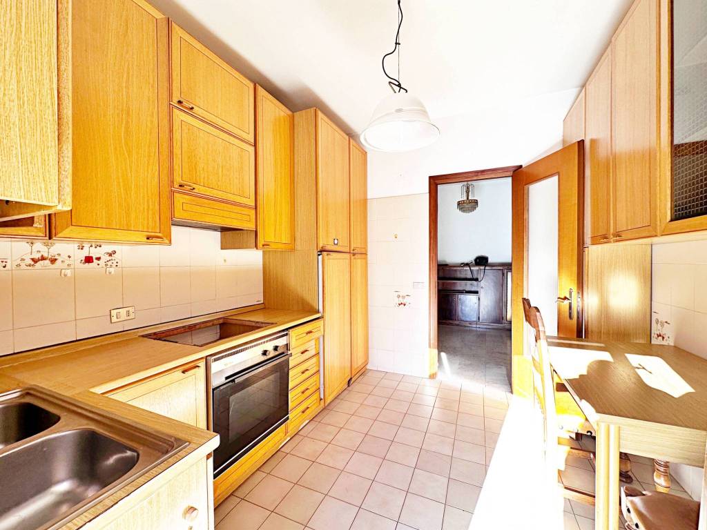 Appartamento a Borgosesia in Via Vittorio Veneto - Foto 5