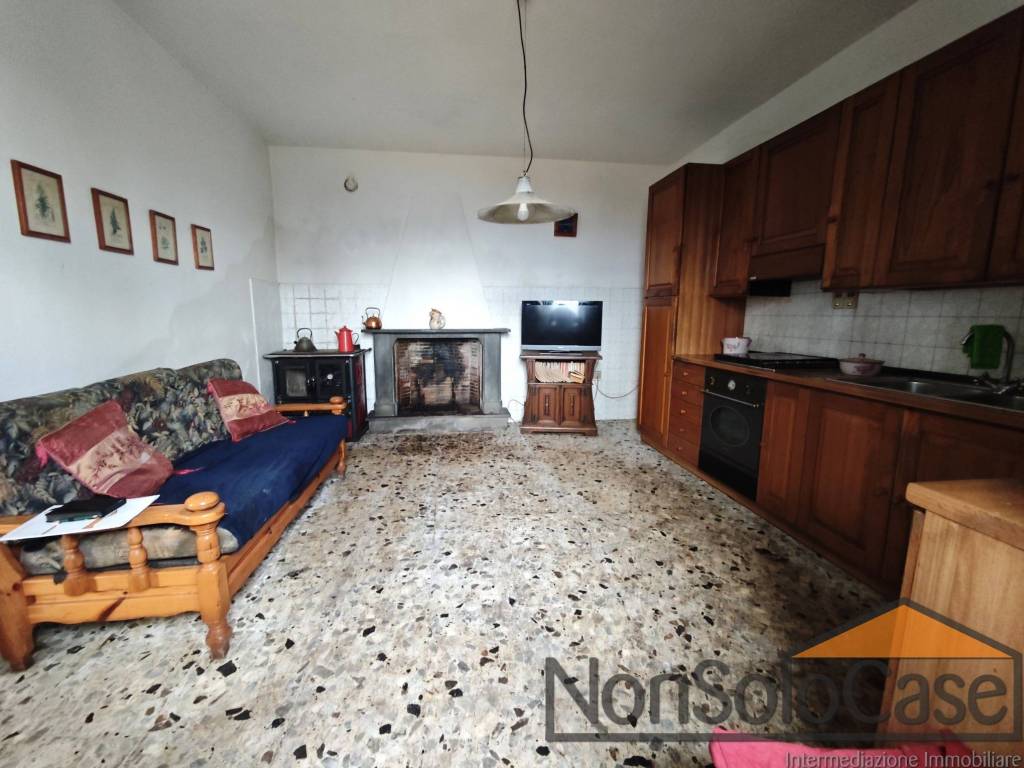 Casa indipendente a Prato in Via Vecchia di Cantagallo - Foto 2