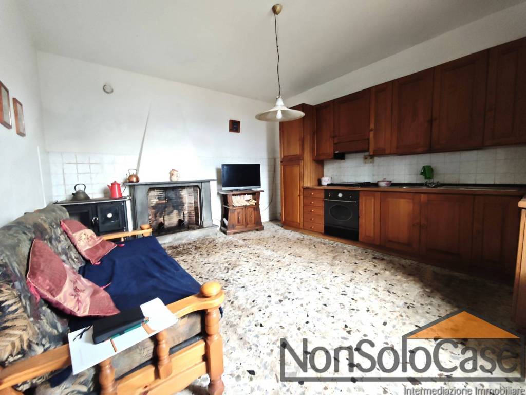 Casa indipendente a Prato in Via Vecchia di Cantagallo - Foto 3