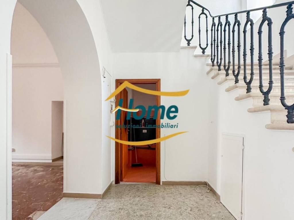 Palazzo / stabile a Locorotondo in Piazza Guglielmo Marconi - Foto 4