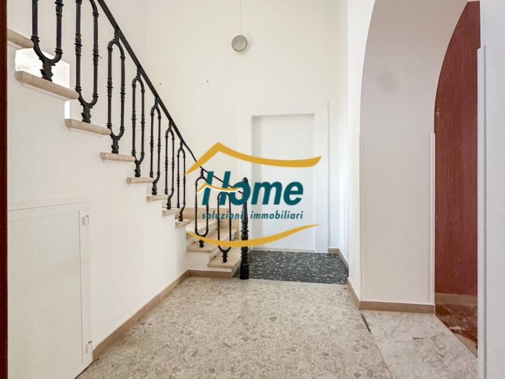 Palazzo / stabile a Locorotondo in Piazza Guglielmo Marconi - Foto 5