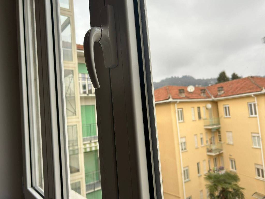 Appartamento a Pinerolo in Piazza Teresio Guglielmone, 3 - Foto 4