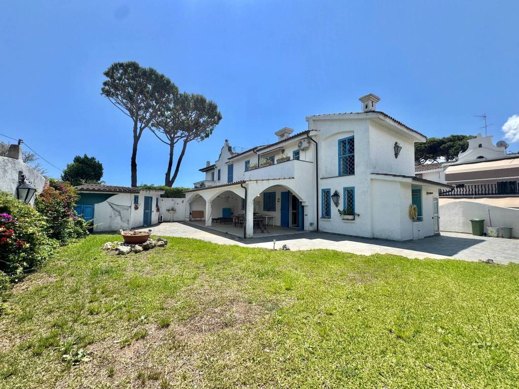 Villa a Terracina in Via Lido il Campanile - Foto 2