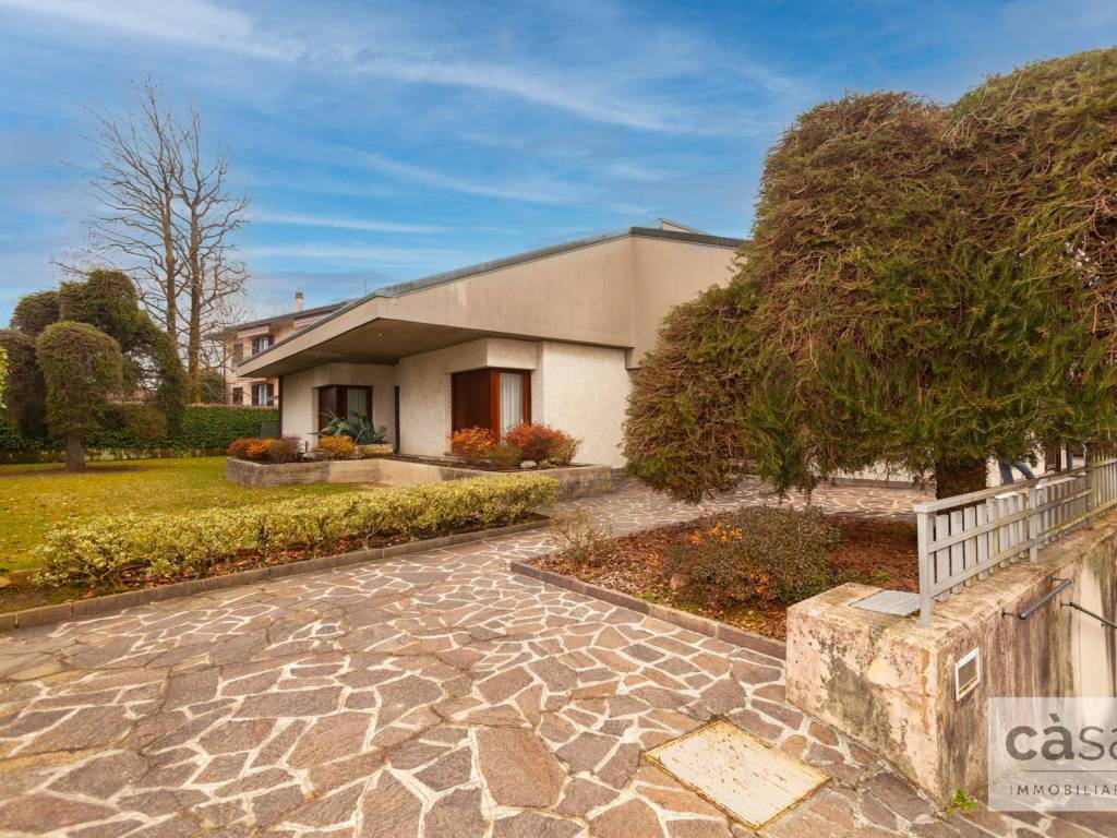 Villa a Varese in Via Renato Simoni, 6 - Foto 2