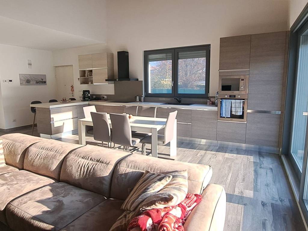 Villa a Arcisate in Via Cesare Battisti - Foto 4