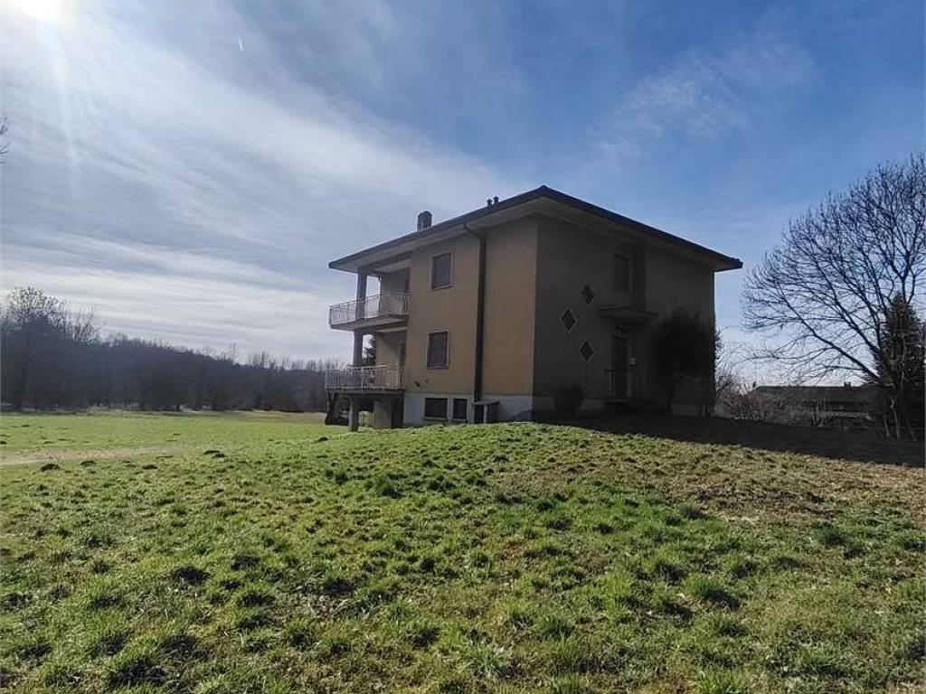 Villa a Besozzo in Via Case Basse, 3 - Foto 2