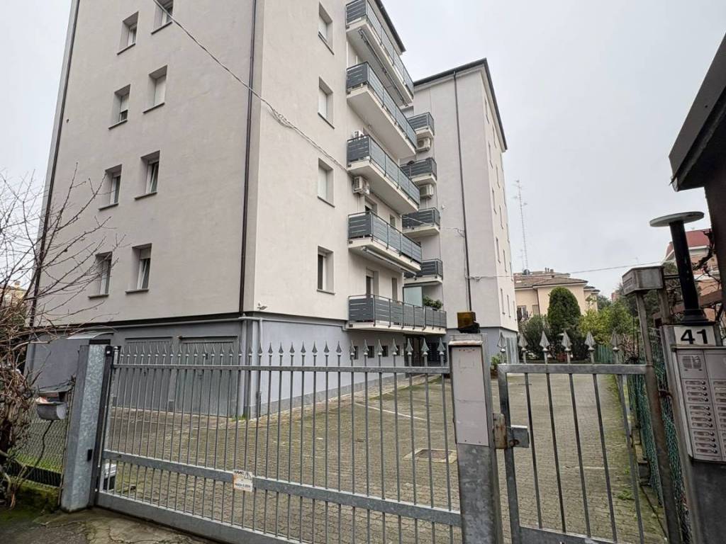 Appartamento a Modena in Via Panfilo Sassi - Foto 2