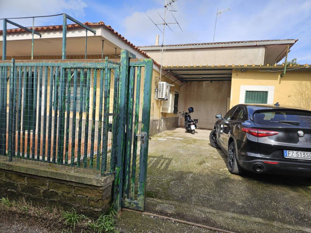 Villa a Bacoli in Via Cuma, 262 - Foto 2