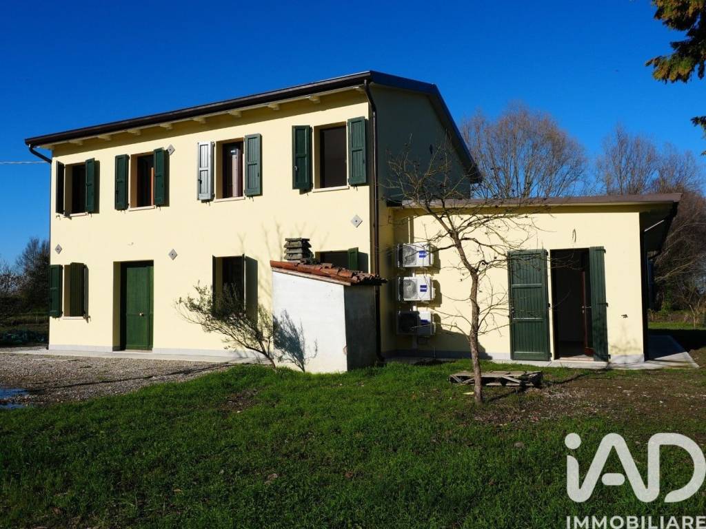 Villa a Novi di modena in Via XXV Aprile, 16 - Foto 2