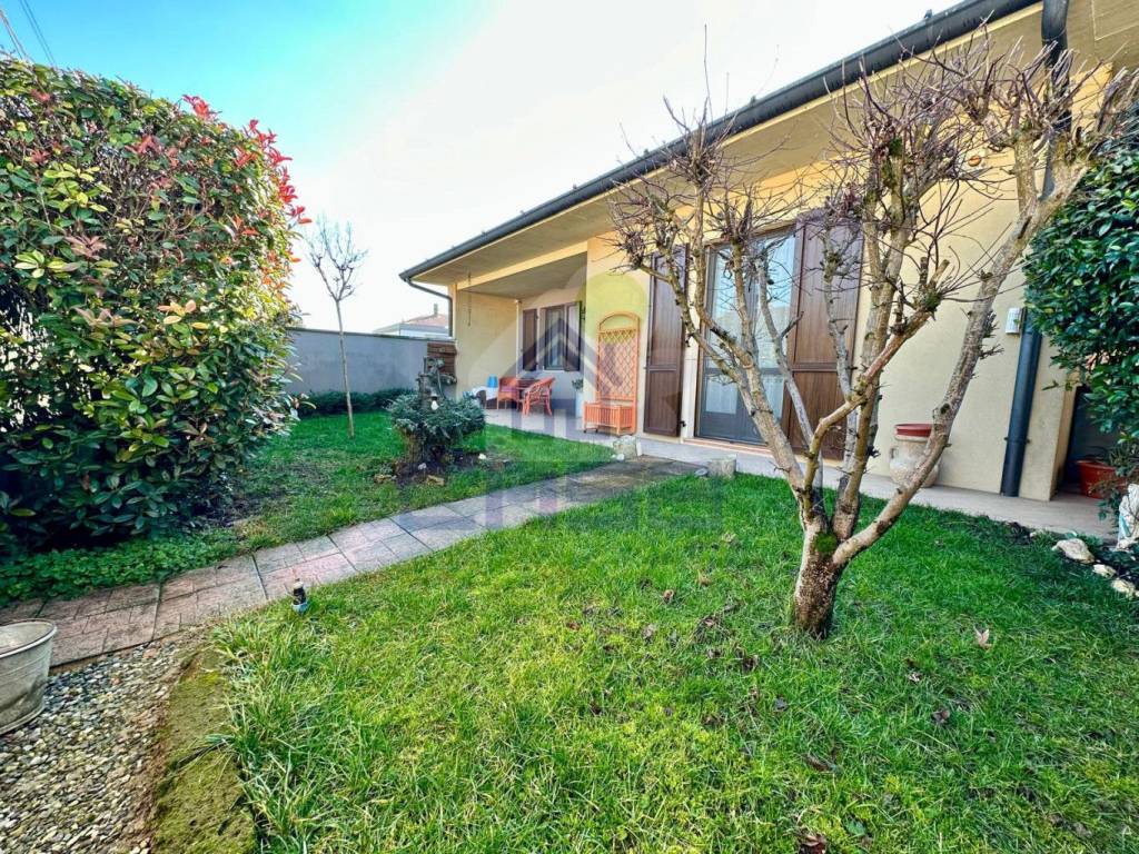 Villa a Grumello cremonese ed uniti in via xx settembre 3 - Foto 2
