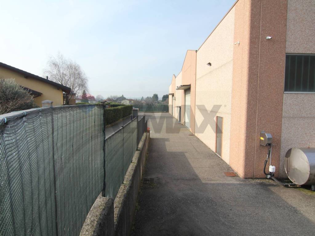 Immobile a Arcisate in VIA S. MICHELE ARCANGELO, 43 - Foto 2
