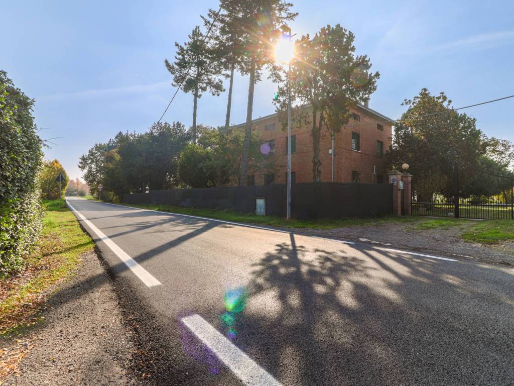 Villa a Calderara di reno in Via Rizzola Levante, 32 - Foto 2