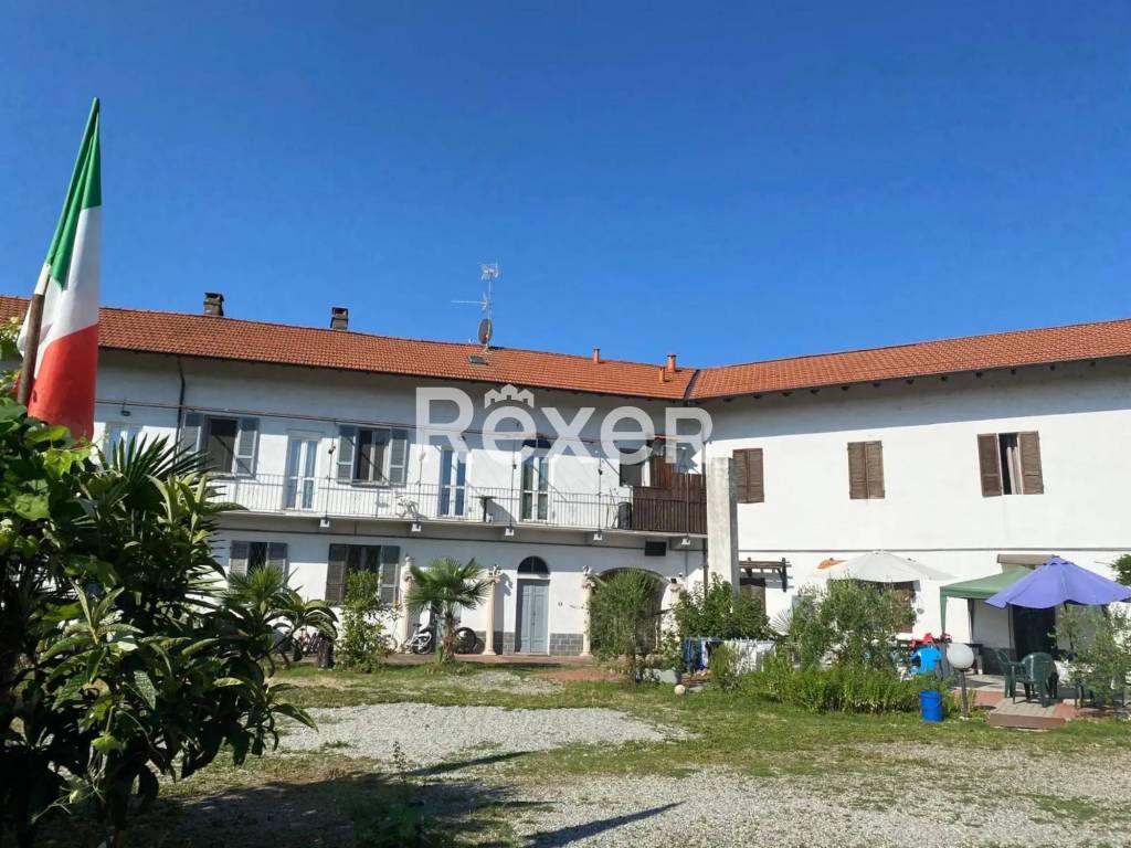 Palazzo / stabile a Carpignano sesia in Via Giuseppe Verdi - Foto 2
