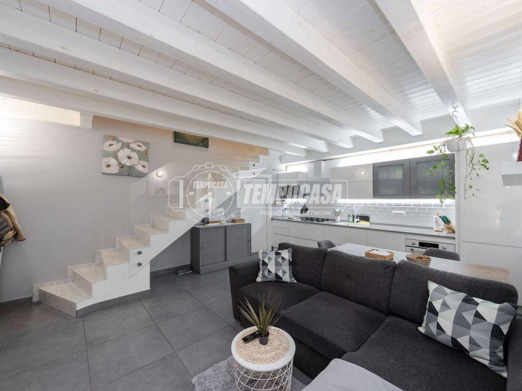 Casa indipendente a Barzanò in Via dei mille - Foto 4