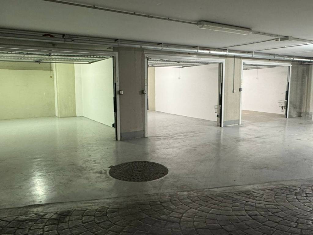 Box / garage a Salerno in Viale degli Olmi, 8 - Foto 3
