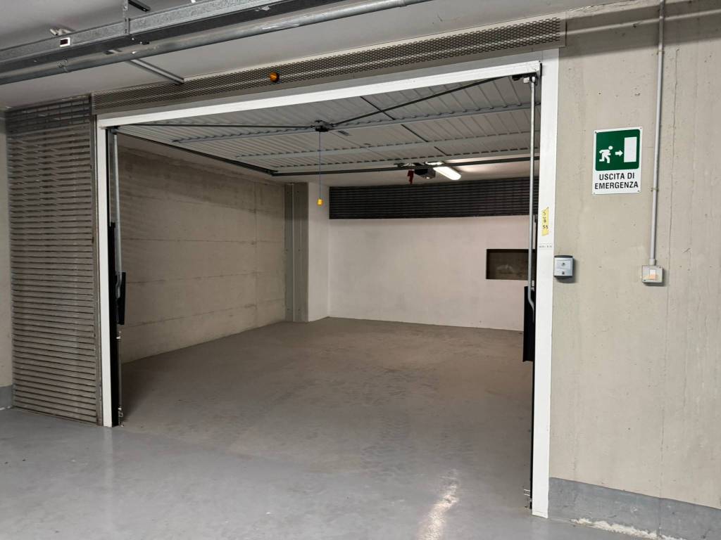 Box / garage a Salerno in Viale degli Olmi, 8 - Foto 5
