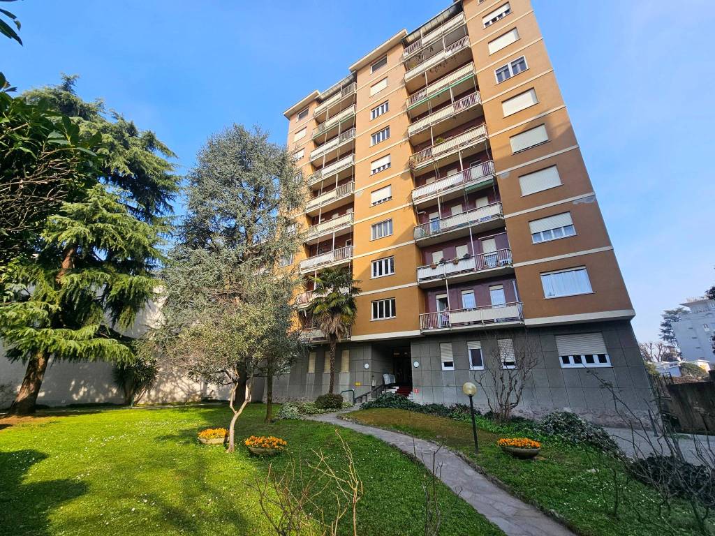Appartamento a Monza in Via San Gottardo, 66 - Foto 1