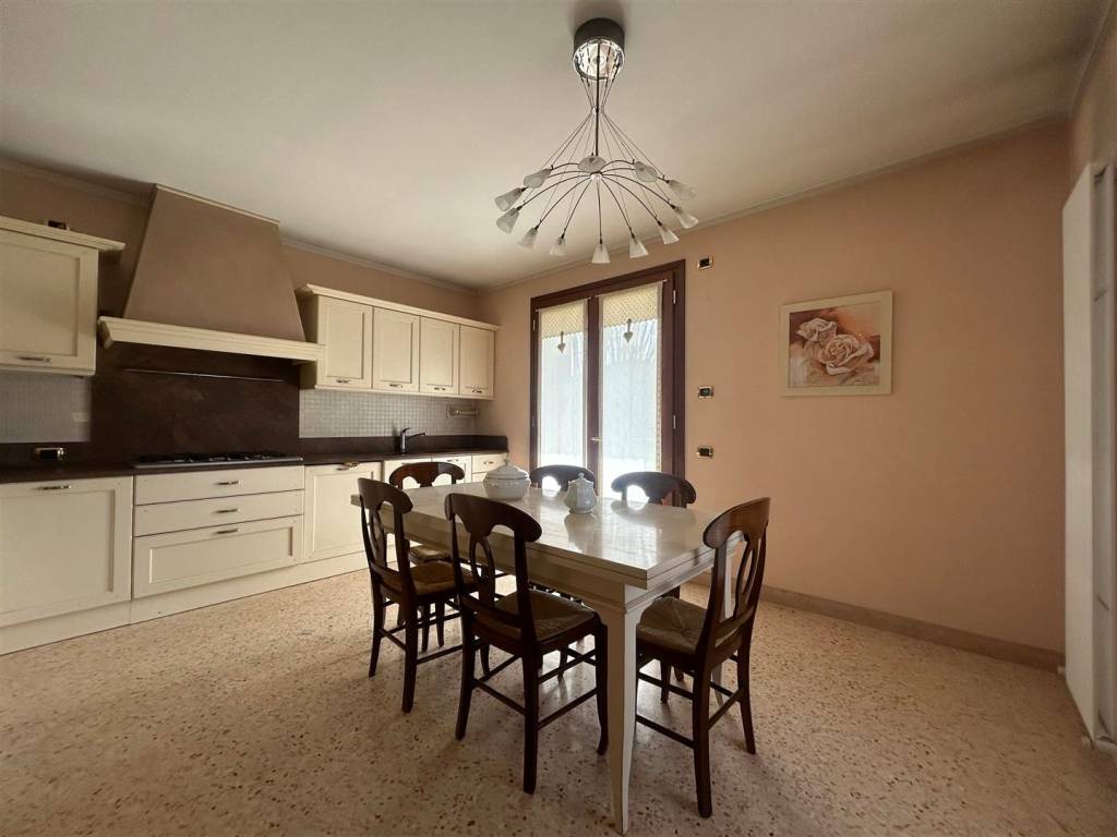 Villa a Castelfranco veneto in Via Giosuè Carducci - Foto 2