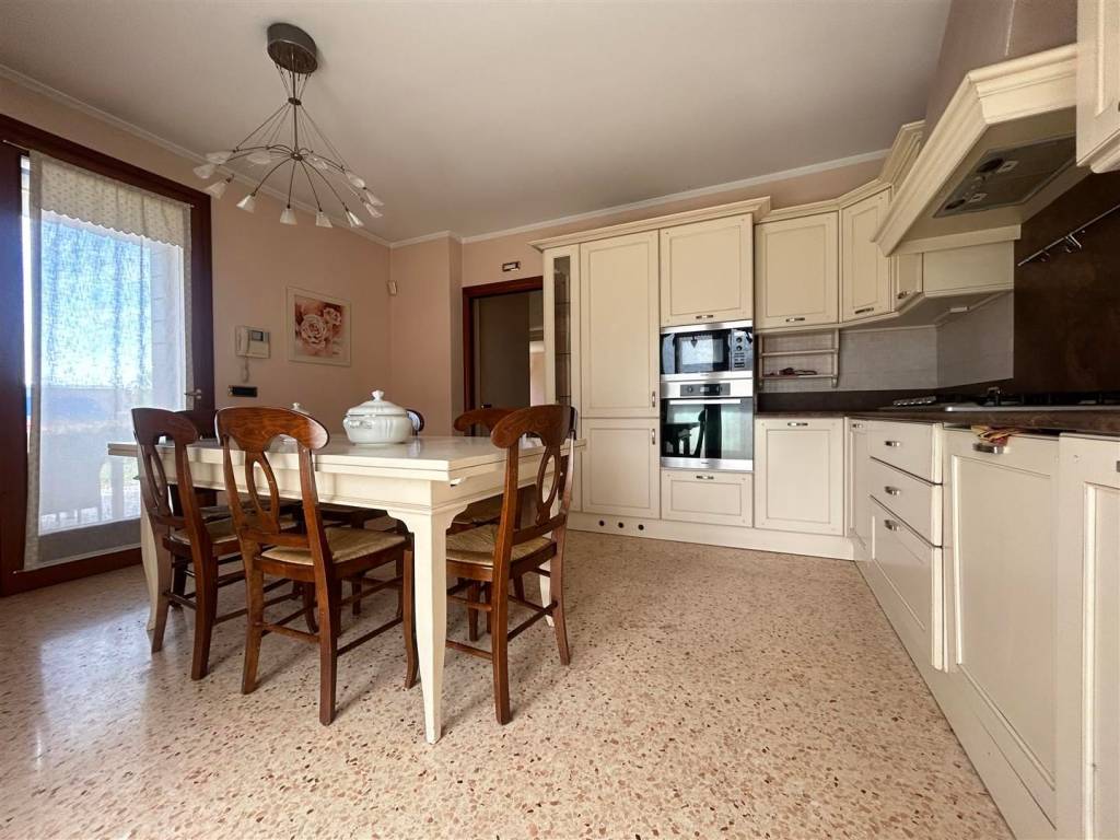 Villa a Castelfranco veneto in Via Giosuè Carducci - Foto 3