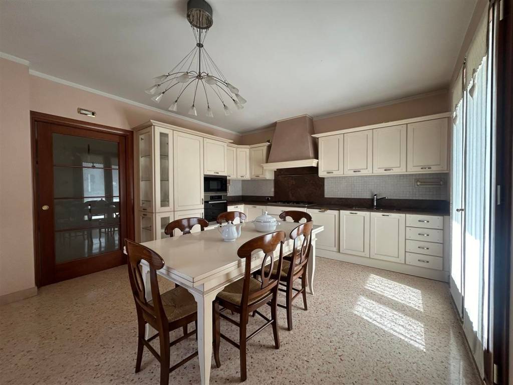 Villa a Castelfranco veneto in Via Giosuè Carducci - Foto 4