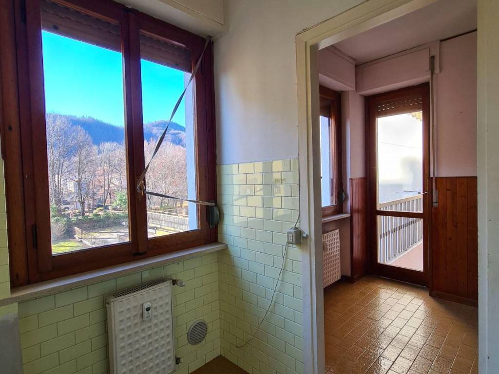 Appartamento a Borgosesia in Via Vittorio Veneto - Foto 4