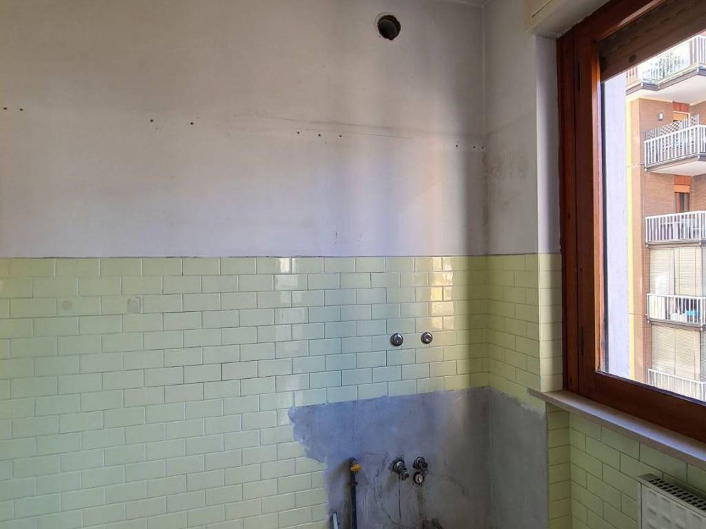 Appartamento a Borgosesia in Via Vittorio Veneto - Foto 5