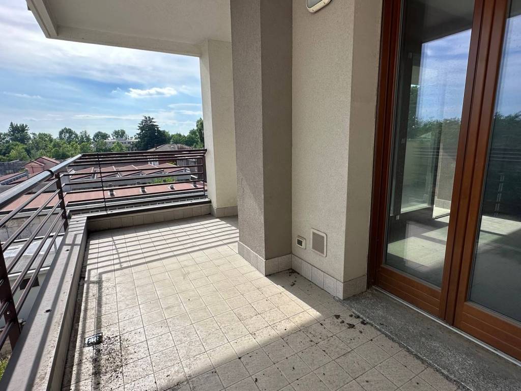 Appartamento a Caronno pertusella in Via 4 Novembre, 328 - Foto 2