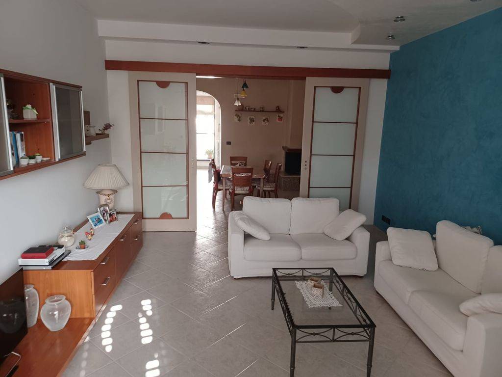 Casa indipendente a Cassano delle murge in Piazza Giuseppe Garibaldi - Foto 2
