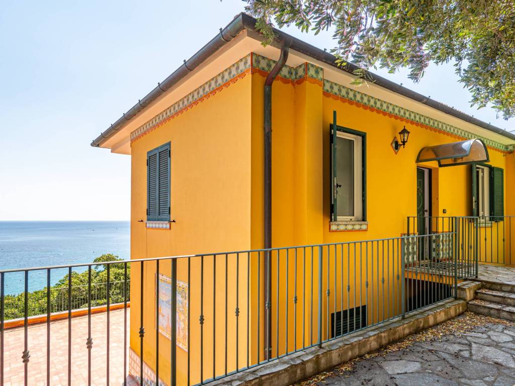 Villa a Bergeggi in Via Cristoforo Colombo, 3 - Foto 2