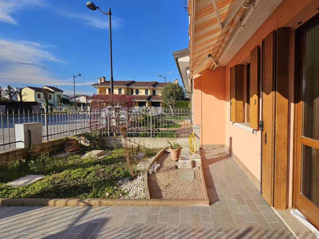 Villetta a schiera a Vescovana in VIA GIORGIO PERLASCA - Foto 5
