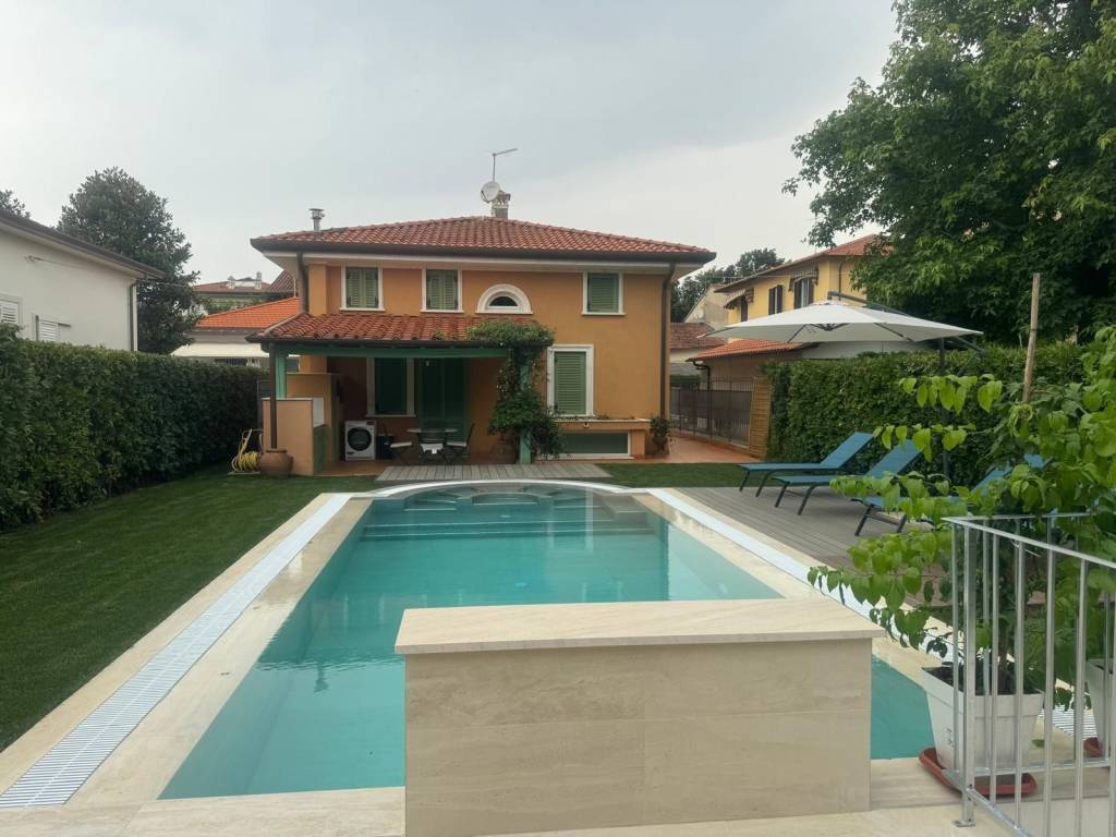 Villa a Pietrasanta in Via Piave - Foto 2