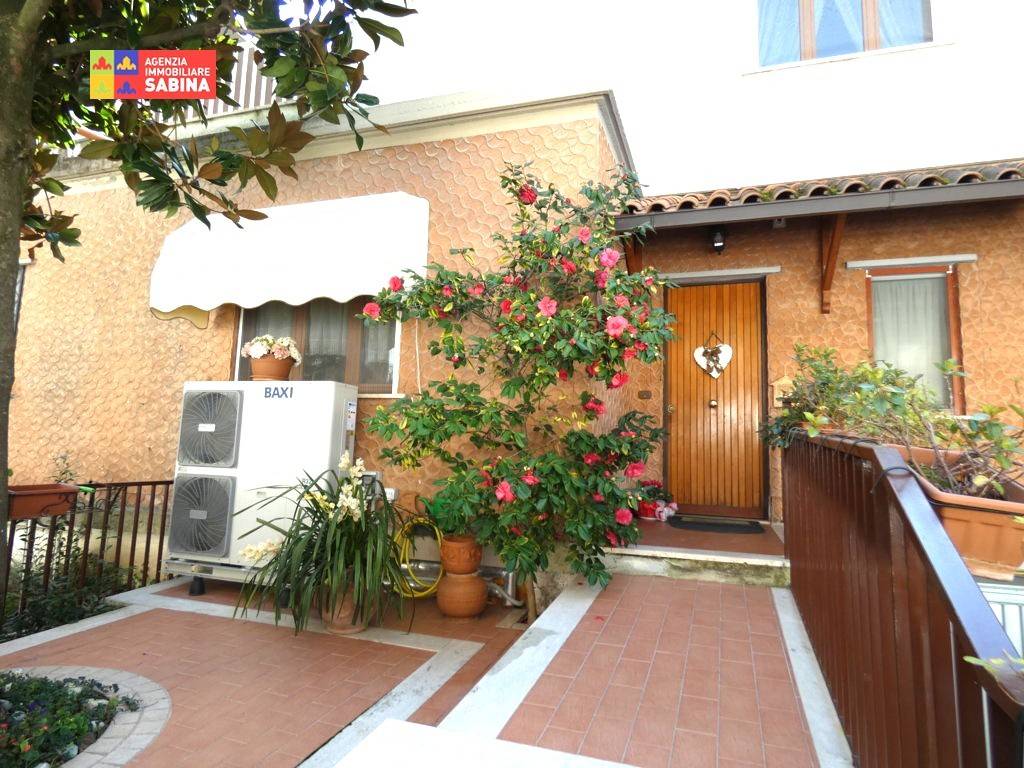 Villa a Poggio mirteto in Via Giacomo Matteotti, 109 - Foto 2