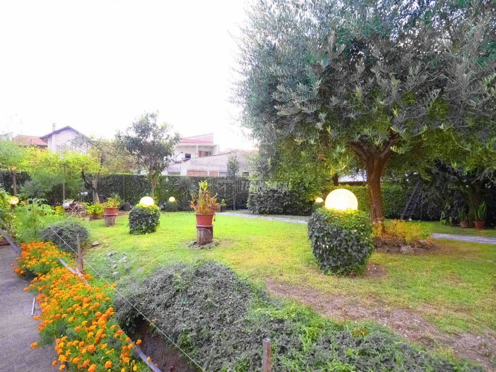 Villa a Varedo in Via Privata Fontana - Foto 3