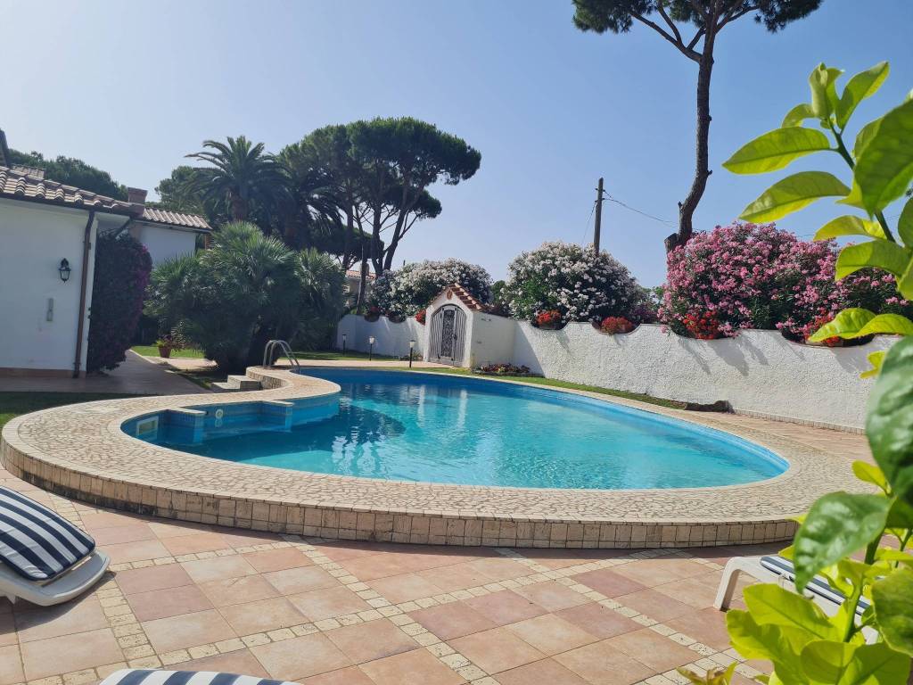 Villa a San felice circeo in Via Tiberio Imperatore - Foto 2