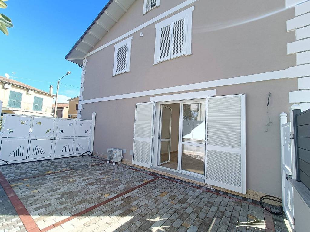 Appartamento a Anguillara sabazia in Via Anguillarese, 20 - Foto 2