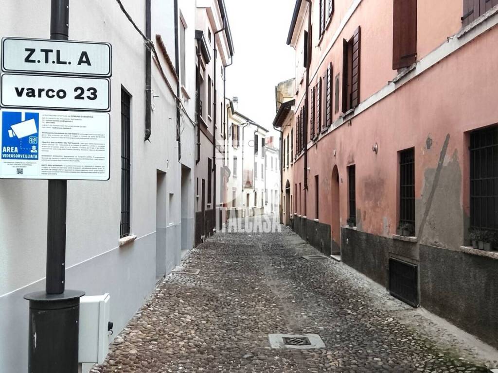 Appartamento a Mantova in via Trieste, 43 - Foto 2