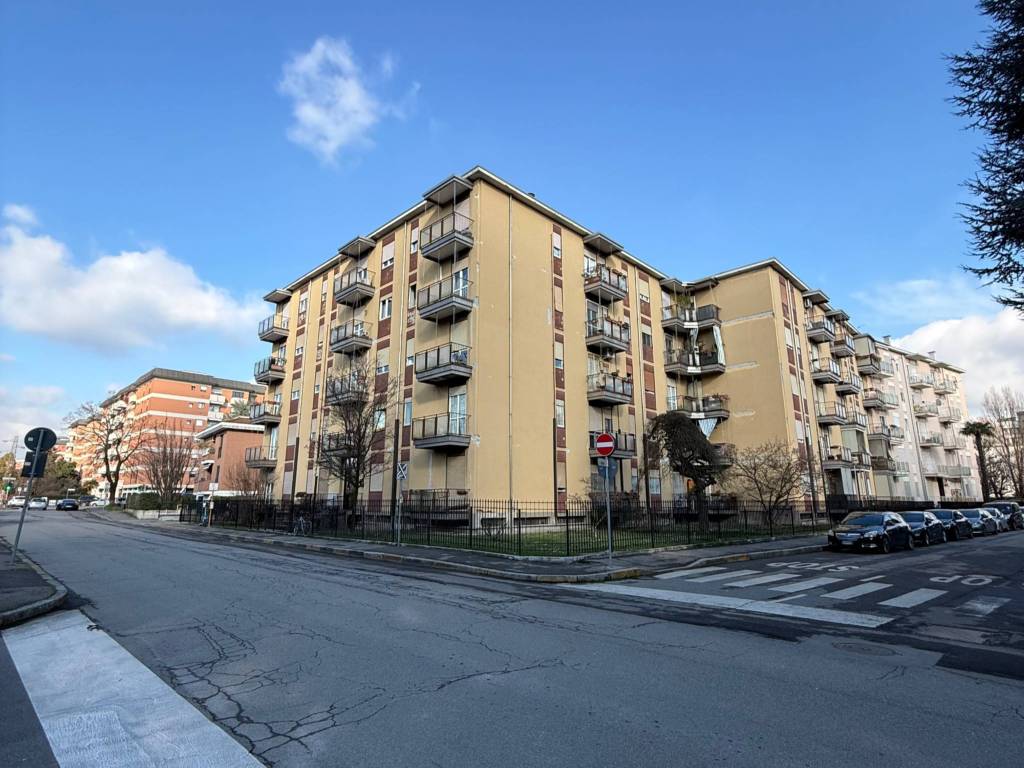 Appartamento a Monza in Via Antonio Cederna, 56 - Foto 2