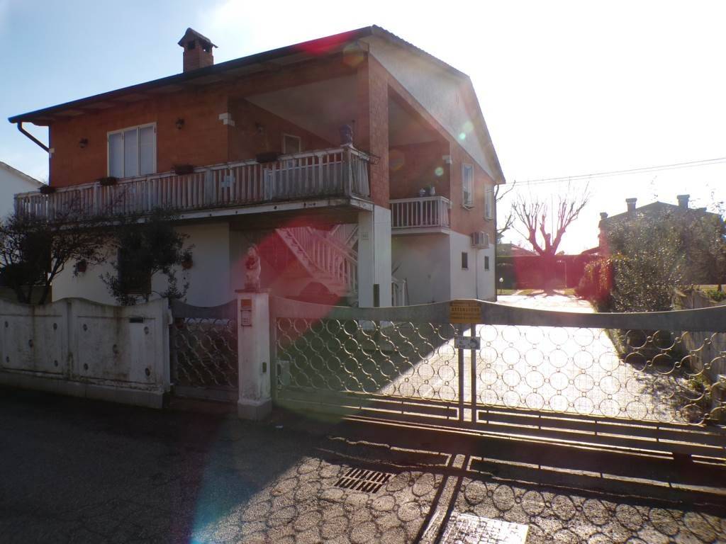 Villa a Ferrara in Via Zola, 143 - Foto 2