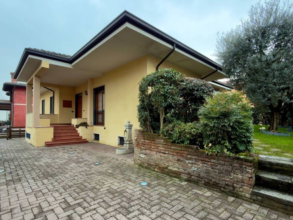 Villa a Castegnato in Via I Maggio - Foto 2