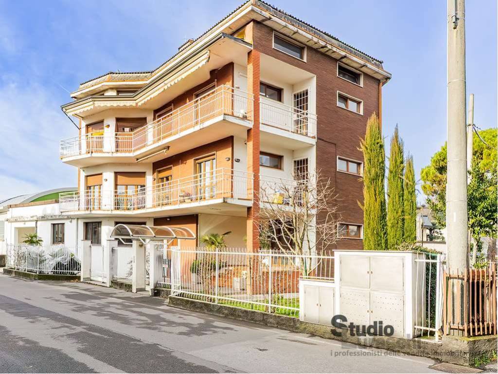 Appartamento a Oggiono in Via Mognago 4 - Foto 2