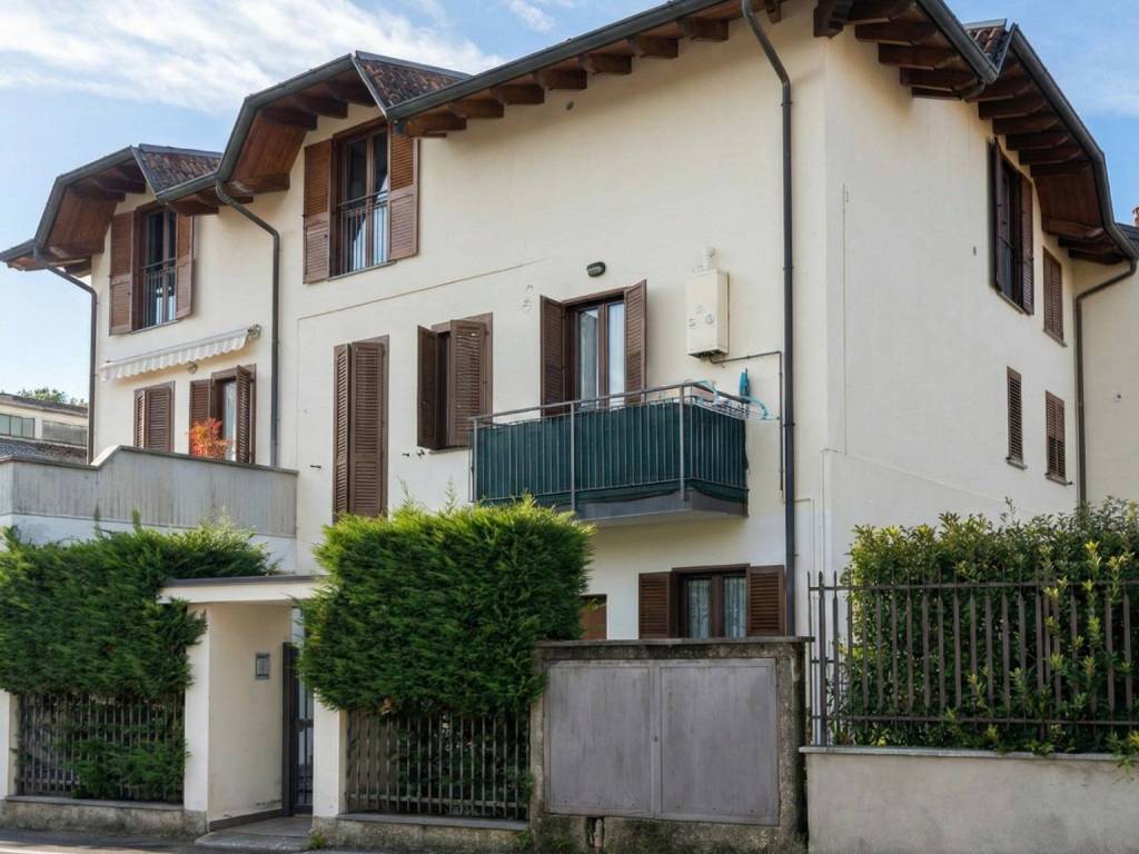 Appartamento a Carugo in Via Giuseppe Parini, 12 - Foto 2