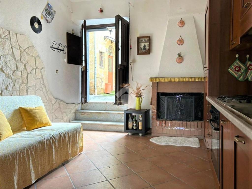 Appartamento a Ischia di castro in Via Annibal Caro, 22 - Foto 2