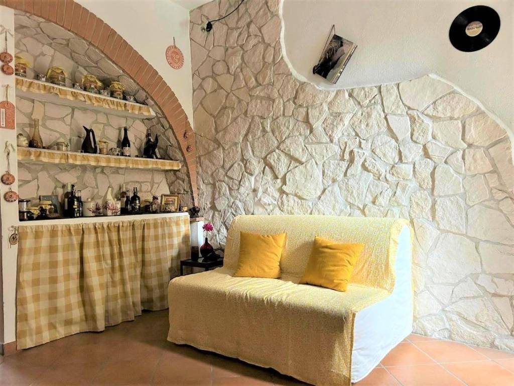 Appartamento a Ischia di castro in Via Annibal Caro, 22 - Foto 4