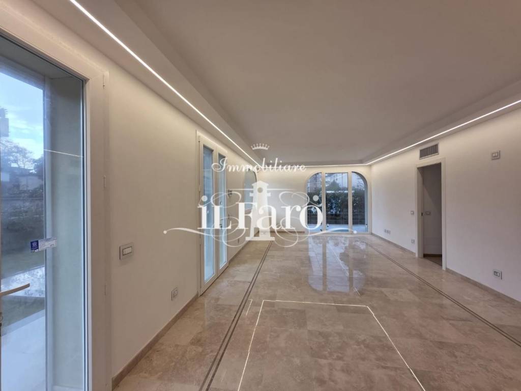 Appartamento a Viareggio in Viale Michelangelo Buonarroti, - Foto 2