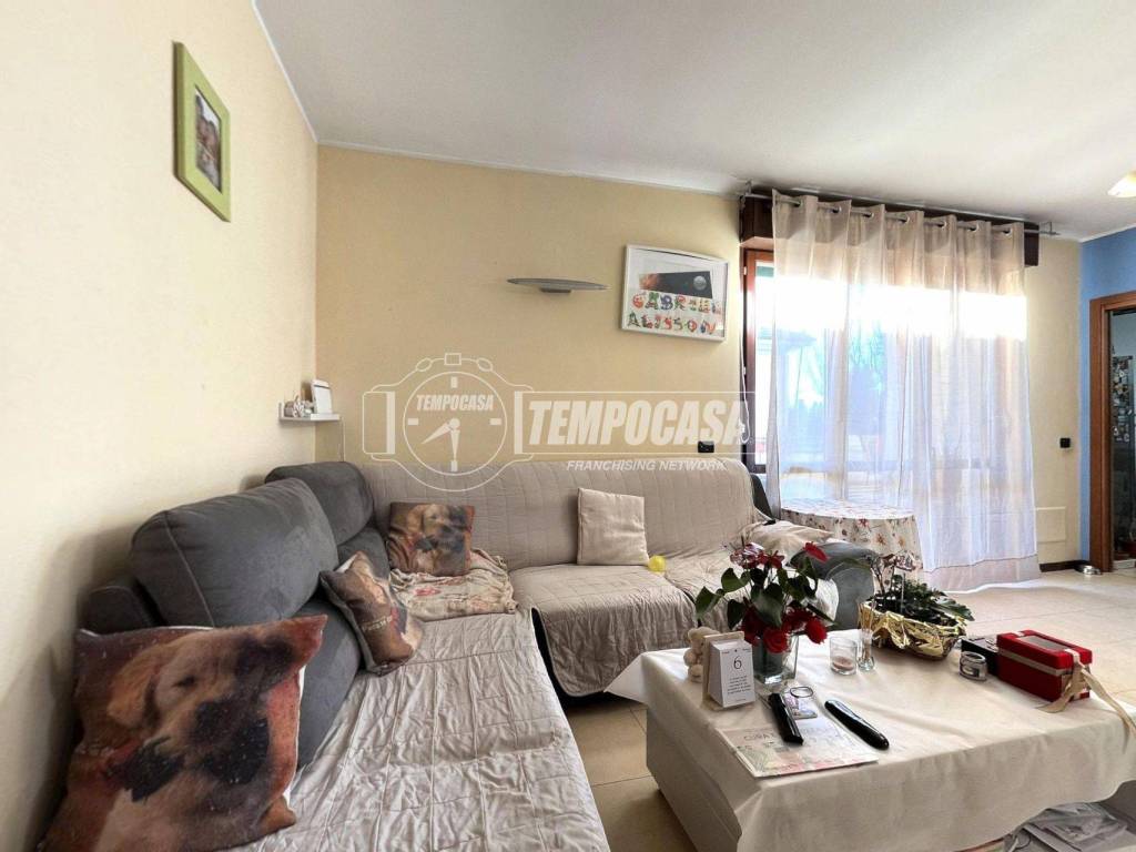 Appartamento a Parabiago in Via Luciano Manara - Foto 2