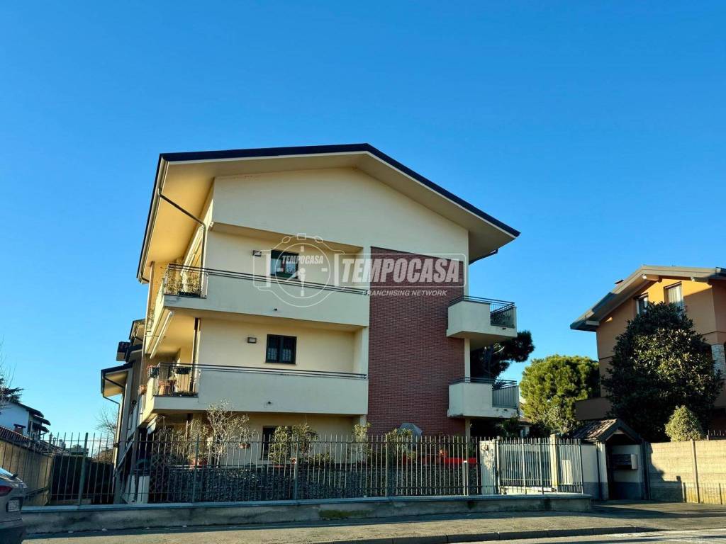 Appartamento a Parabiago in Via Luciano Manara - Foto 3